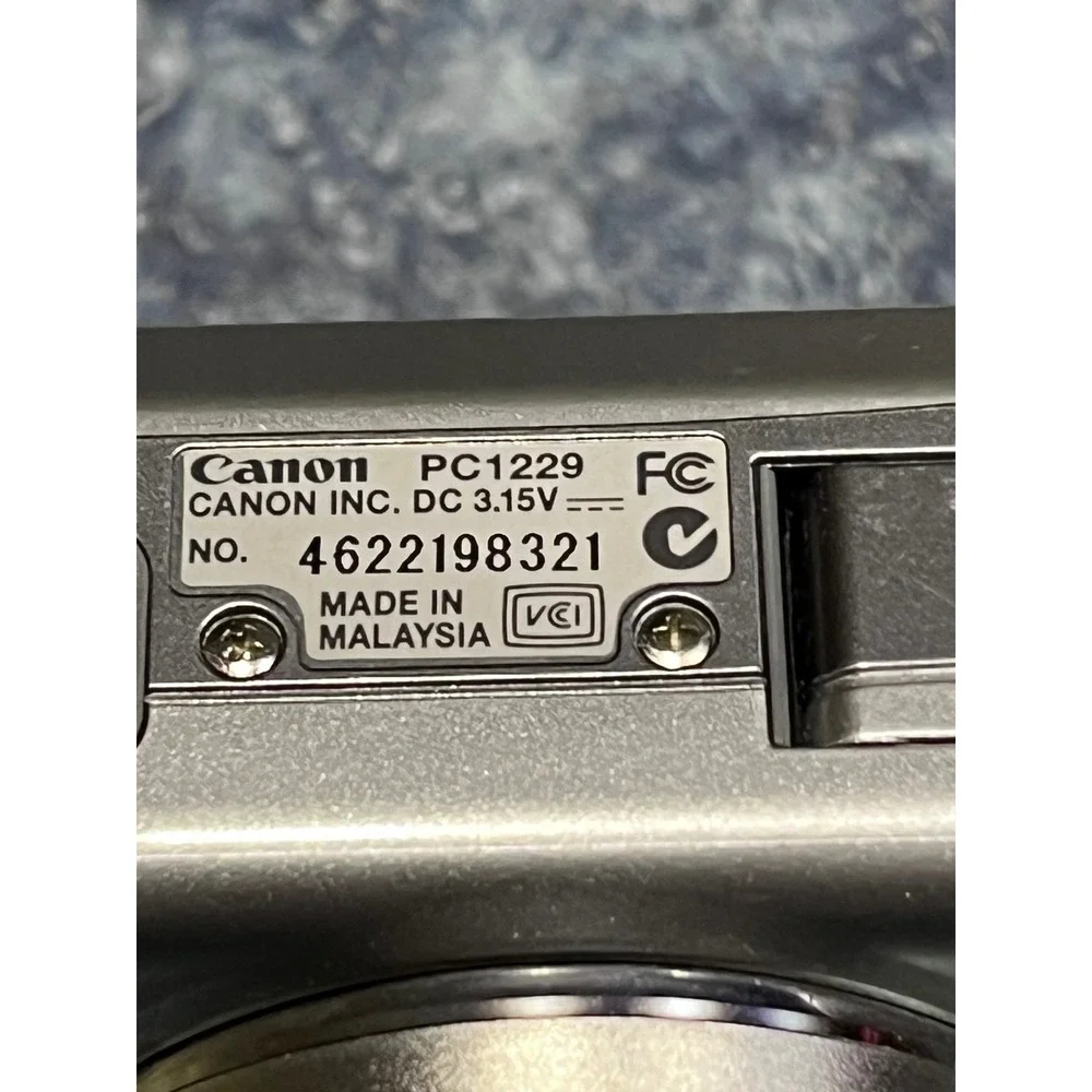 Canon PowerShot A560 7.1MP Digital Camera Silver 4x Optical Zoom PC1229